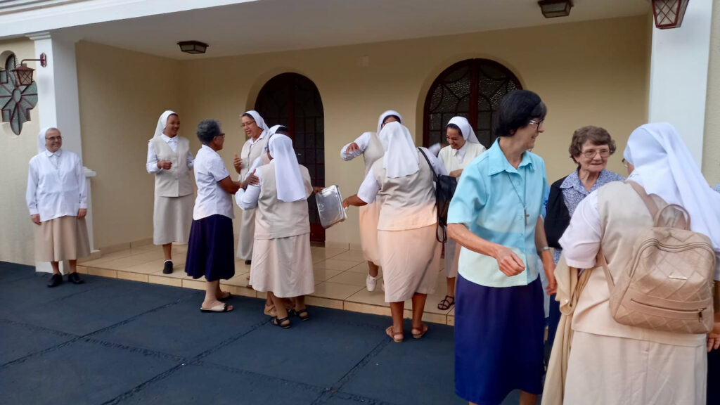 Acolhida das religiosas que participam do encontro anual.