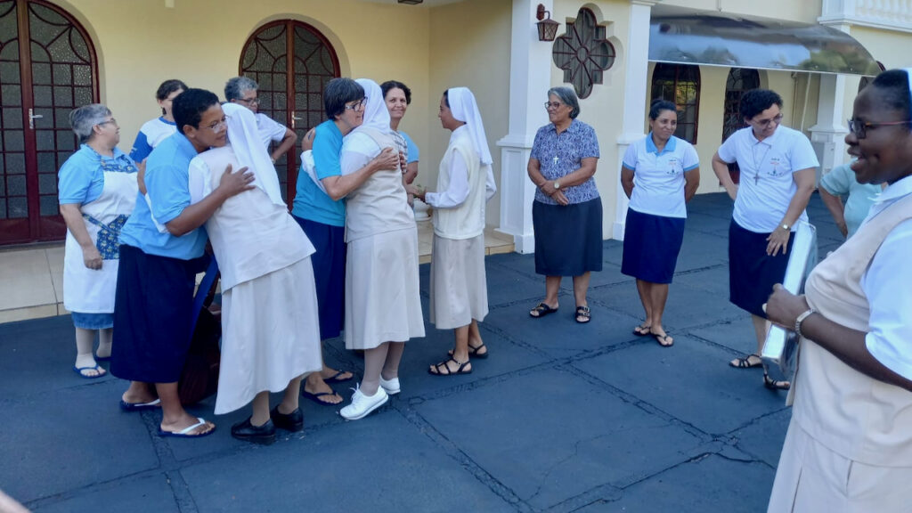 Acolhida das religiosas que participam do encontro anual.